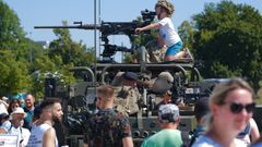 Visitantes en Varsovia, en el D�a de la Fuerzas Armadas de Polonia