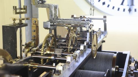 Detalle do mecanismo do reloxio da madrile�a Porta do Sol, listo para as tradicionais badaladas de Fin de Ano.