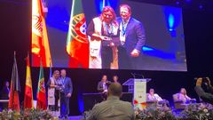 Entrega del galard�n a la Diputaci�n de Ourense.
