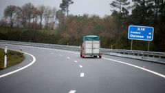 �nico tramo de la autov�a de Lugo a Santiago construido, los 8 kil�metros que circunvalan A Barrela, en Carballedo