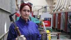Sonia Y��ez abandon� su oficio de peluquera para formarse como soldadora en el CIFP Ferrolterra