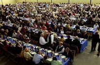 M�s de 1.100 mayores de Vimianzo participar�n ma�ana en su comida anual.