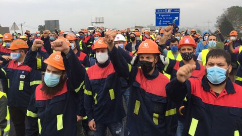 Corte de tr�fico en el Puente de los Santos, en Ribadeo