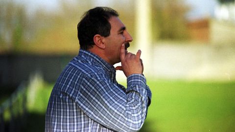 Guillermo Rodr�guez, en su etapa de entrenador, en un partido del B�veda