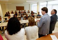 Los alcaldes de A Laracha y Arteixo (de derecha a izquierda) asistieron a la apertura del curso. 