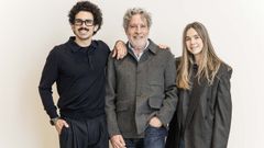 Javier P�rez, due�o de Comercial Malasa, flanqueado por sus hijos Alejandro y Candela