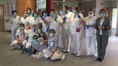 Parte del personal de DomusVi en Barbad�s, celebrando haber dado negativo en coronavirus