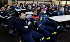 <span lang= es-es >El visto bueno de los trabajadores</span>. El anteproyecto de convenio que elabor� el comit� se present� a la asamblea en febrero; contemplaba un incremento salarial del 125 % del IPC, entre otros.