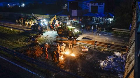 Los tractoristas pasaron otra noche a la intemperie