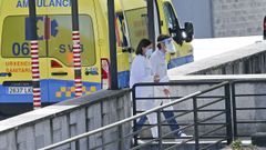 Sanitarios, en el hospital Montecelo, en Pontevedra