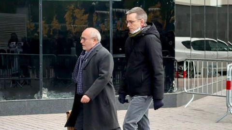 Santiago Laiglesia, principal sospechoso del crimen, y su abogado.