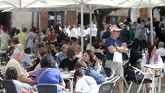 En imagen de archivo, terraza hostelera en Viveiro