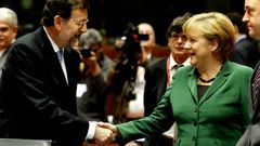 Rajoy saluda a Angela Merkel