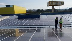 Iv�n Pravia y Paula D�az-Caneja en la presentaci�n de los paneles fotovoltaicos de Alimerka