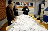 Tras el sorteo de los tres premios, la presidenta, Roc�o Louz�n, llam� a las agraciadas.