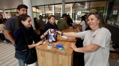 El centro comercial de Cee fue el lugar escogido para el sorteo y entrega de regalos.