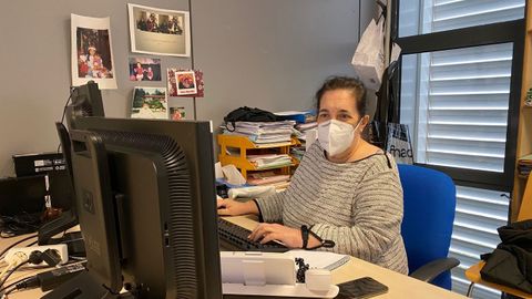 Loli Rimada, inform�tica del Chuac. A doble turno, el �desaf�o� es anticiparse a la pandemia, garantizar la tecnolog�a necesaria y la calidad de los datos �claves para tomar decisiones�.