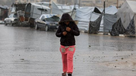 La lluvia hizo ms precaria la vida de los gazates instalados en tiendas de campaa.