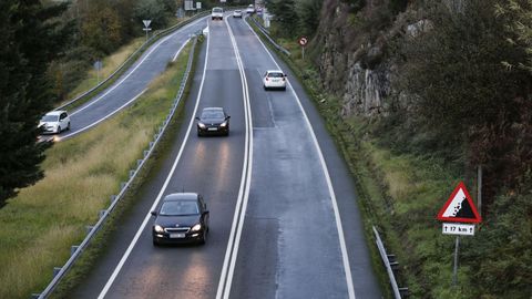 Tramo de la N-120, entre Ourense y Os Peares, donde est prohibido adelantar con doble lnea continua