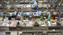 Puestos de pescados y mariscos en la plaza de abastos de Pontevedra