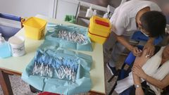 Imagen de archivo de vacunaci�n de la gripe y el covid en el �rea sanitaria de Ferrol