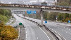 Autopista AP-9 en Nar�n en marzo de este a�o: ni un solo veh�culo circulando