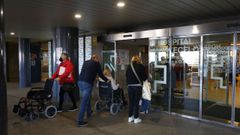Entrada del hospital Montecelo, en Pontevedra, donde hay 8 pacientes cr�ticos covid en la uci