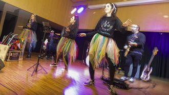 Cai�n. Sigue el ocio infantil en estas fiestas, ayer con The Music Patrol y sus �Melod�as en familia�