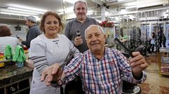 Enrique, due�o de Par�s, en el centro, junto a sus hist�ricos trabajadores, F�tima y Rafa. 