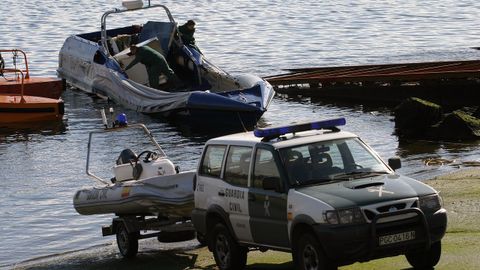 Una planeadora de Cambados que apareci� en el puerto de A Coru�a en el 2004.