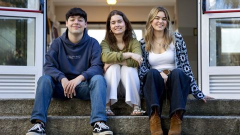 Joel Mato Pazos, Ana Varela y Ángela Varela-García, alumnos del IES Puga Ramón.