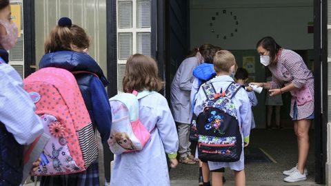 Los alumnos del Colegio San Jos, en Lugo, regresan a las aulas 