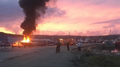 Arde una lancha de recreo en el puerto de Celeiro