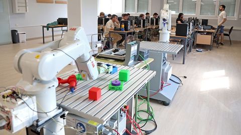 La rama de electricidad cuenta con un taller de rob�tica