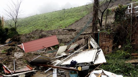 As� qued� la casa de Moa�a sobre la que cay� la tierra de la autov�a, provocando un herido