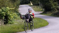 Chus Garc�a, na bicicleta reclinada que usaba para ir a traballar cada d�a