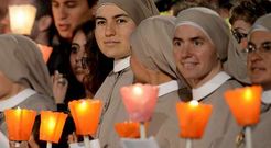 Un grupo de monjas esperaba el mensaje del papa Francisco el pasado Viernes Santo.