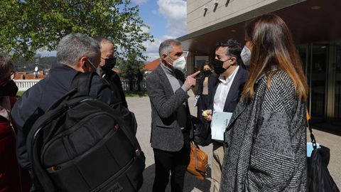 El acabar el pleno, las discusiones siguieron entre quienes se fueron y quienes se quedaron.