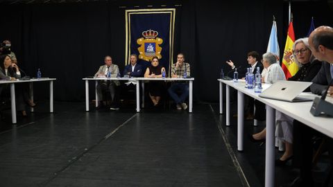PLENO MOCION DE CENSURA EN EL CONCELLO DE RIBEIRA, DONDE LUIS PEREZ BARRAL ALCALDE DEL BNG CEDE EL BASTON DE MANDO A LA NUEVA ALCALDESA MARIA JOSE SAMPEDRO CANDIDATA DEL PP, PRIMERA MUJER EN ESTE PUESTO.