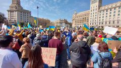 Concentraci�n de ucranianos contra la guerra de Rusia en plaza Catalu�a, Barcelona