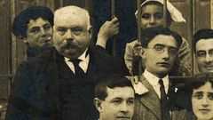 Laureano Salgado, promotor de la electrificaci�n en Galicia, con Castelao en 1911 en Caldas de Reis
