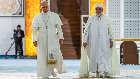 El papa se�al�, junto al rector de la Gran Mezquita de Argel, que su� encuentro �es la prueba� de que �podemos construir un mundo de paz�.