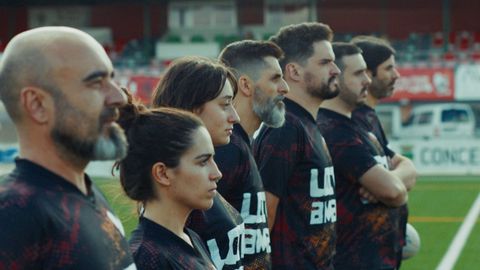Nuno Pico, de Grande Amore (terceiro pola dereita), xunto cos membros de Loita Amada