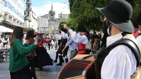 El baile, pero sobre todo la m�sica, fueron los protagonistas de este extra�o Domingo das Mozas 