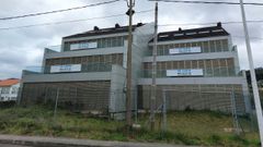 El edificio, que qued� a medio hacer, se encuentra al pie del paseo mar�timo del arenal de A Magdalena