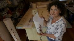 Cabrero trabaja en su estudio de Oza-Cesuras