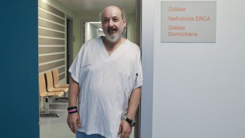 El doctor Jes�s Calvi�o, jefe del Servicio de Nefrolox�a del HULA, pionero en hemodi�lisis domiciliaria.