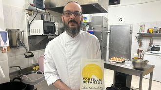 Iv�n Quintas Lodeiro, del mes�n Caf� de Segundo, ganador del concurso de tortilla de Betanzos