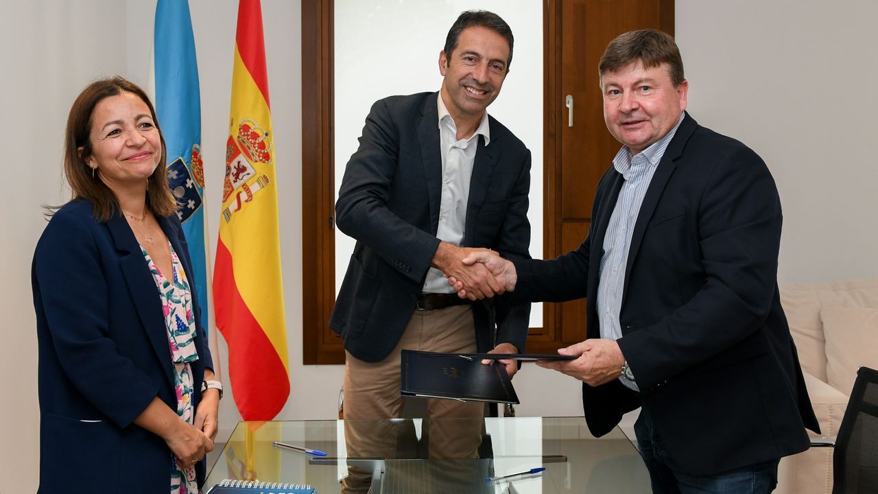Sorpresa y desconcierto en el sector pesquero gallego por la dimisión del conselleiro de Mar