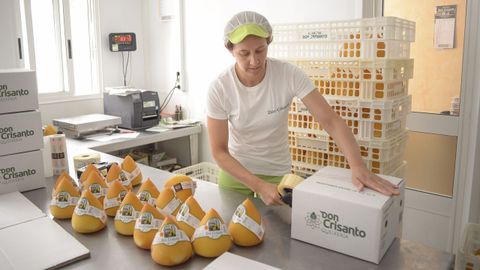 Quesería Don Crisanto, en Vilalba, galardonada con el premio Alimentos de España en el apartado de queso madurado de vaca